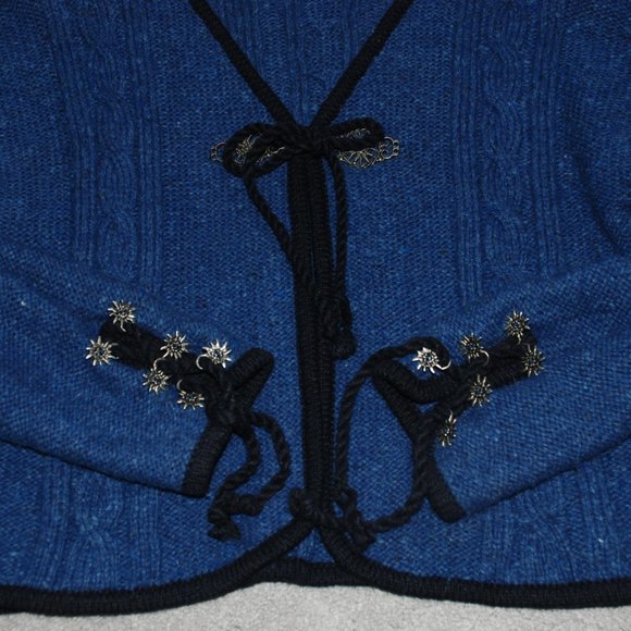 Vintage German Cardigan Sweater with German Edelweiss Flowers - Size Small - Picture 7 of 9